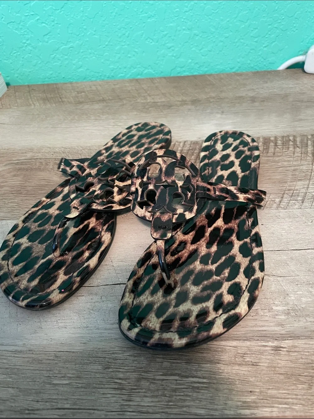 Tory Burch Patent Leopard Print Women's Thong Sandals - Brown/Black